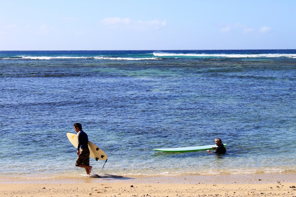 Ala-Moana-Beach-Surfing