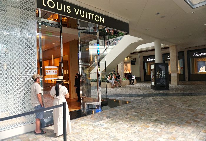 Louis Vuitton Honolulu Gump Building store located in Waikiki