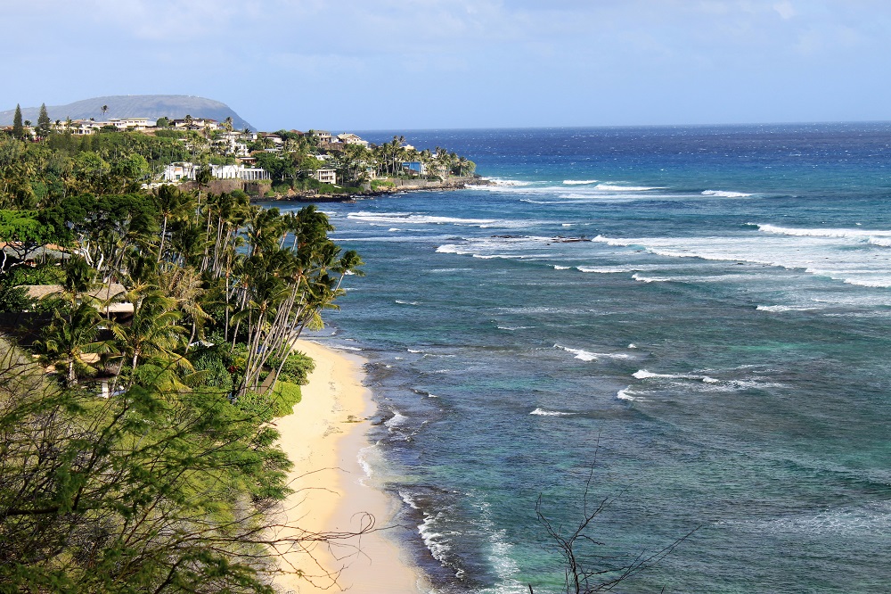 The Diamond Head Scenic Lookout offers breathtaking panoramic views of Waikiki, Honolulu, and the sparkling Pacific Ocean, providing a stunning vantage point to appreciate the natural beauty of Oahu. 🌅🏞️