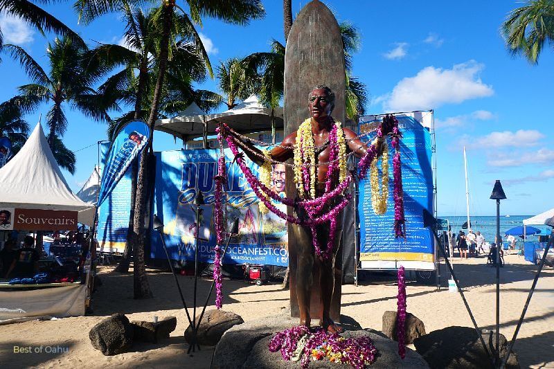 The Duke Kahanamoku Statue in Waikiki stands as a symbol of honor and respect for the legendary Hawaiian surfer and Olympic swimmer, Duke Kahanamoku, who played a significant role in popularizing the sport of surfing and promoting the spirit of aloha. 🏄🌺