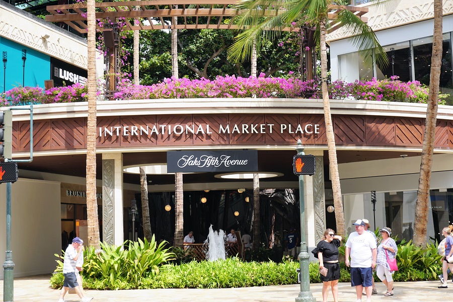 The International Market Place is a vibrant shopping destination in Waikiki, offering a mix of upscale boutiques, local shops, and diverse dining options, creating a lively and bustling atmosphere for visitors to enjoy. 🛍️🌺
