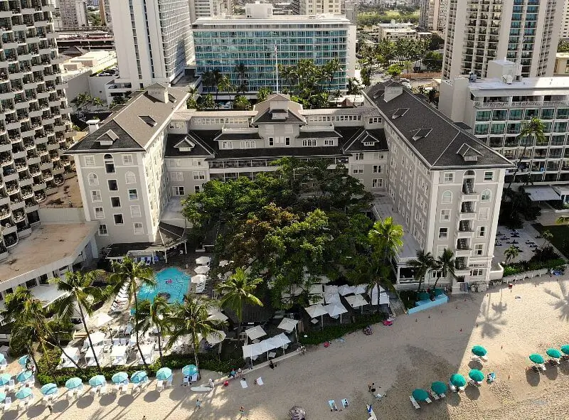 The Moana Surfrider Hotel is a historic beachfront oasis in Waikiki, offering a perfect blend of luxury, Hawaiian charm, and breathtaking ocean views.
