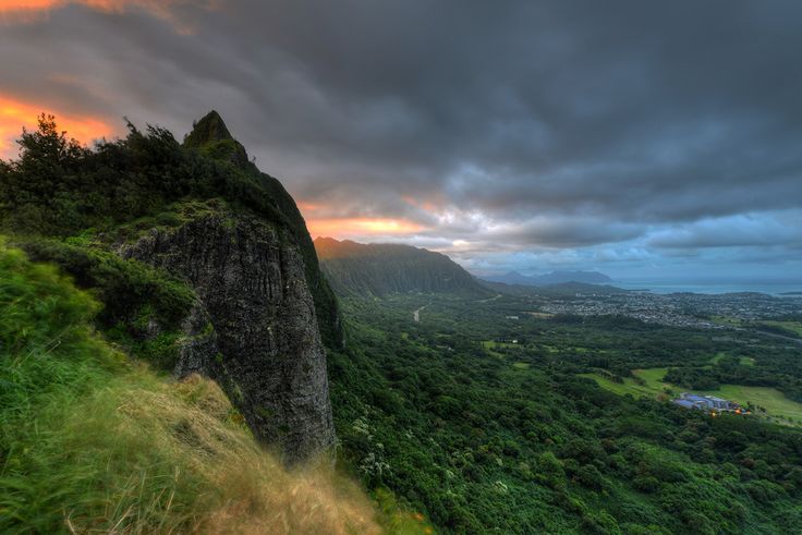 Nu'uanu Pali LookoutHead